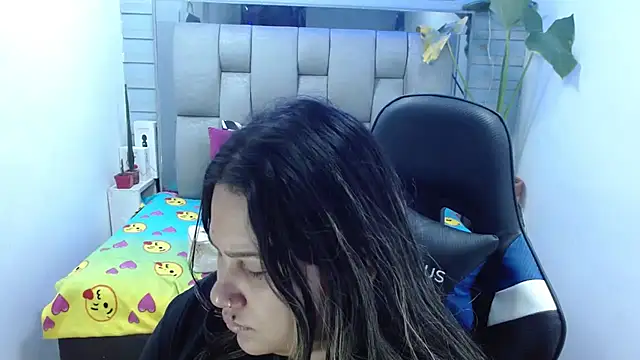 evelin zaens online show from July 18, 2026, 6:28 am