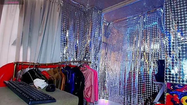 LatexDevil Blondie online show from December 1, 2025, 3:50 pm