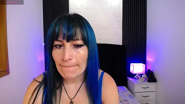 Snapshot of alicia_moom chatting on February 27, 2025, 7:04 pm alicia moom online show from February 27, 2025, 7:04 pm