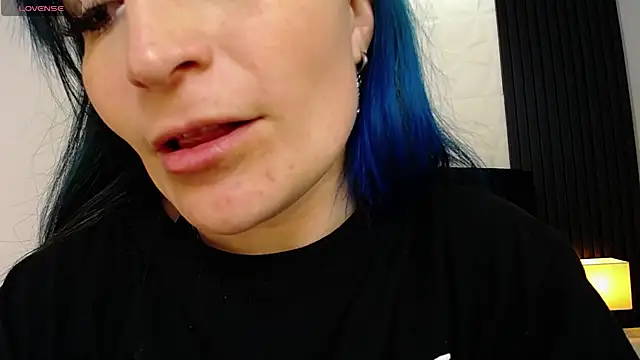 Snapshot of alicia_moom chatting on March 14, 2025, 10:49 pm alicia moom online show from March 14, 2025, 10:49 pm