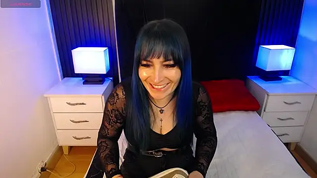 Snapshot of alicia_moom chatting on October 9, 2025, 2:15 pm alicia moom online show from October 9, 2025, 2:15 pm