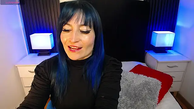 Snapshot of alicia_moom chatting on October 15, 2025, 7:03 pm alicia moom online show from October 15, 2025, 7:03 pm