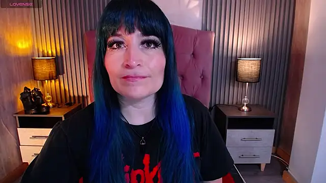 alicia moom online show from May 1, 2026, 8:02 pm