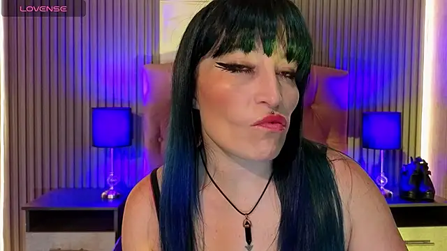 alicia moom online show from June 20, 2026, 8:33 pm
