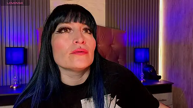 alicia moom online show from June 29, 2026, 8:42 pm