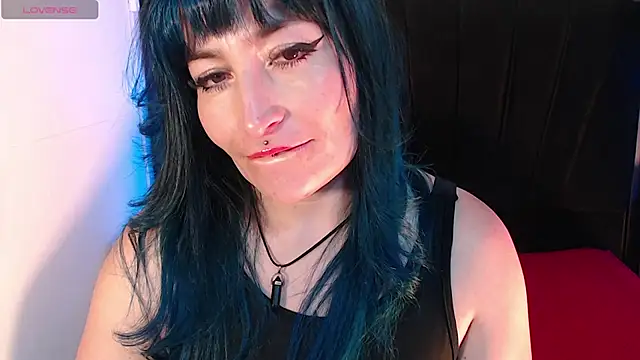 alicia moom online show from July 18, 2026, 8:01 pm
