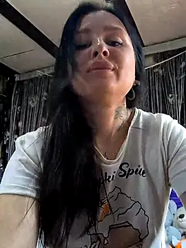 KikiXRed online show from May 2, 2026, 8:19 am