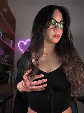 Naughty-Jessie online show from May 4, 2026, 8:05 pm