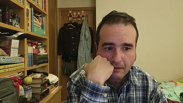 curiosillo83 online show from April 28, 2026, 2:11 pm