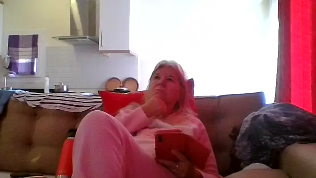 Snapshot of TrustfulVampire1 chatting on December 3, 2025, 6:10 am TrustfulVampire1 online show from December 3, 2025, 6:10 am