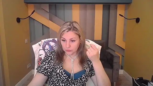 Candy Long online show from December 1, 2025, 6:29 am