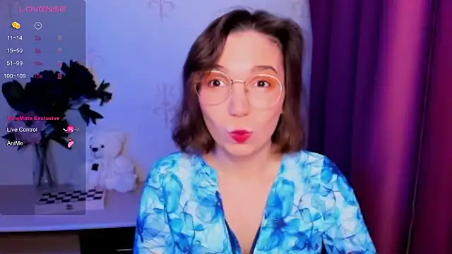 KindHazelHere  online show from December 18, 2025, 10:54 am