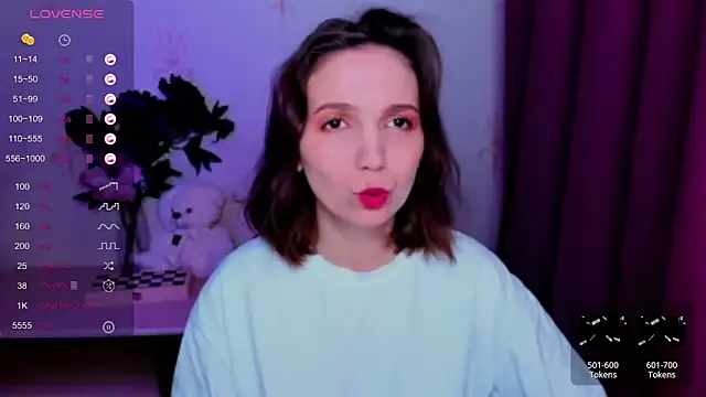KindHazelHere  online show from April 30, 2026, 7:31 pm