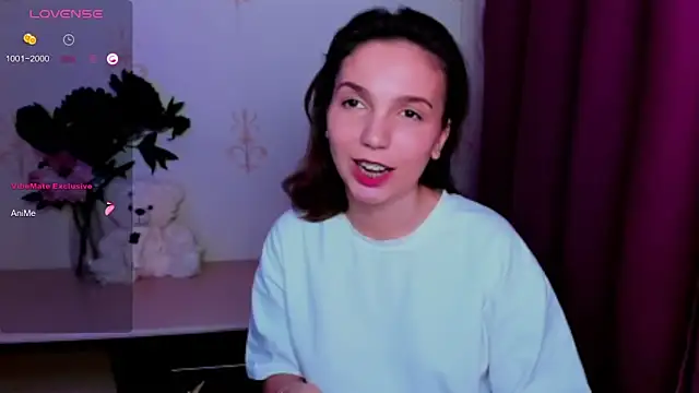 KindHazelHere  online show from May 22, 2026, 8:58 pm