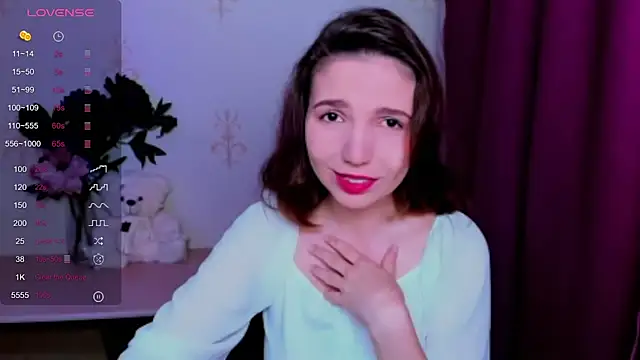 KindHazelHere  online show from May 24, 2026, 10:31 am