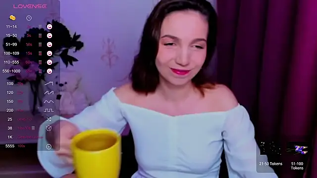 KindHazelHere  online show from May 31, 2026, 9:27 pm