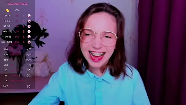 KindHazelHere  online show from June 5, 2026, 7:19 pm