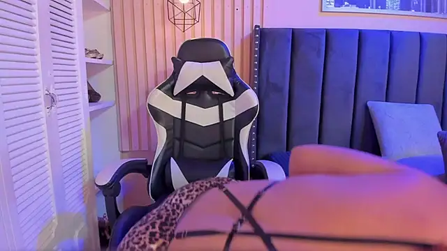 Snapshot of ashlye_miller_ chatting on November 28, 2025, 4:26 am ashlye miller online show from November 28, 2025, 4:26 am