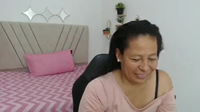 mature martina online show from April 10, 2026, 8:57 pm