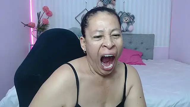 Snapshot of mature_martina chatting on May 3, 2026, 11:05 am mature martina online show from May 3, 2026, 11:05 am