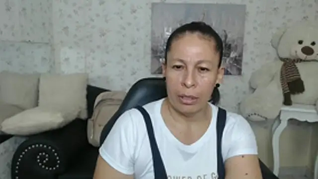 Snapshot of mature_martina chatting on June 1, 2026, 10:00 pm mature martina online show from June 1, 2026, 10:00 pm