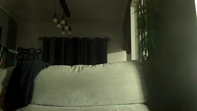 feline27 online show from March 13, 2026, 9:32 pm