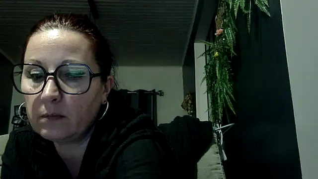 Snapshot of feline27 chatting on March 23, 2026, 8:35 pm feline27 online show from March 23, 2026, 8:35 pm