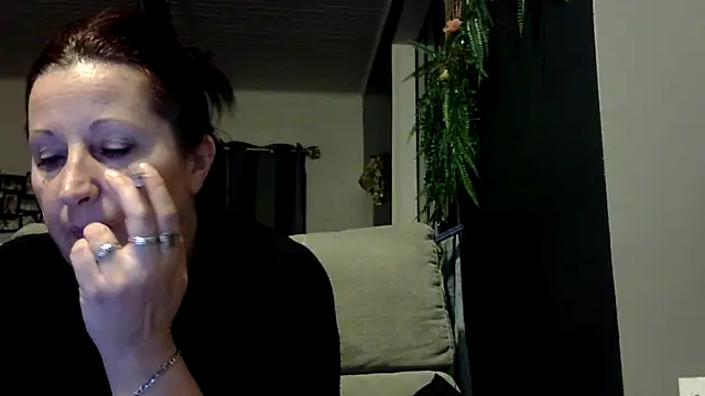 Snapshot of feline27 chatting on April 2, 2026, 7:22 pm feline27 online show from April 2, 2026, 7:22 pm