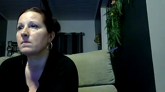 Snapshot of feline27 chatting on April 3, 2026, 8:07 pm feline27 online show from April 3, 2026, 8:07 pm