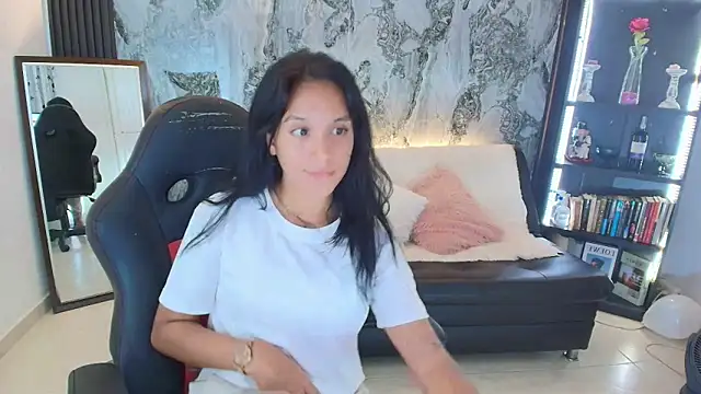 Snapshot of Nanami_19 chatting on February 9, 2026, 6:34 pm Nanami 19 online show from February 9, 2026, 6:34 pm