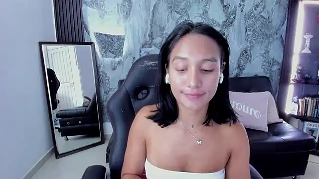 Snapshot of Nanami_19 chatting on February 27, 2026, 6:52 pm Nanami 19 online show from February 27, 2026, 6:52 pm