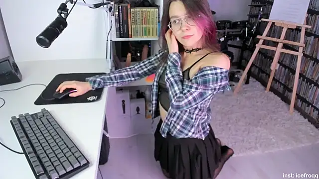 icefroqq online show from January 22, 2025, 9:43 pm