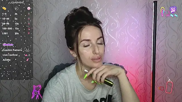 xx adrihanna xx online show from May 13, 2026, 6:16 pm