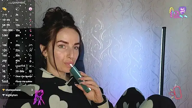 xx adrihanna xx online show from May 19, 2026, 4:35 pm