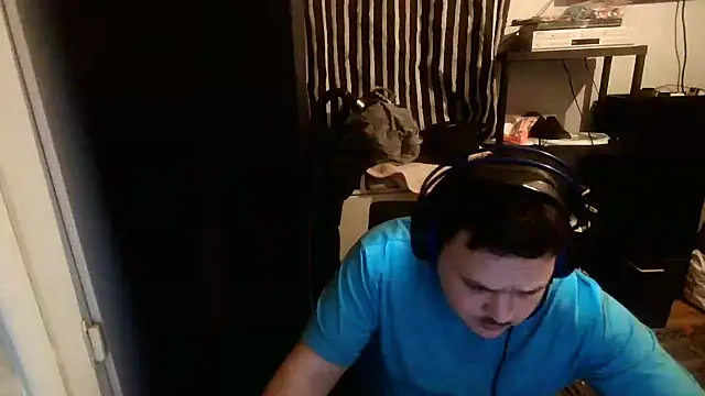 Snapshot of Bebemickey75 chatting on February 10, 2025, 8:10 pm Bebemickey75 online show from February 10, 2025, 8:10 pm