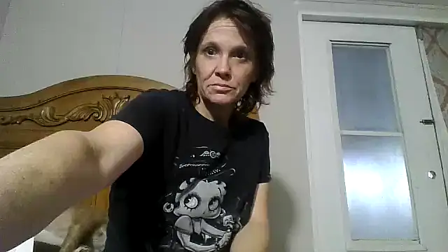 Snapshot of spundarella420 chatting on May 27, 2026, 8:28 pm spundarella420 online show from May 27, 2026, 8:28 pm
