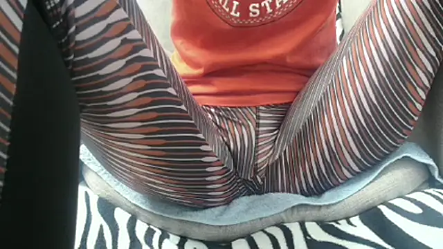 Snapshot of Web_Lady chatting on November 21, 2025, 10:25 am Web Lady online show from November 21, 2025, 10:25 am