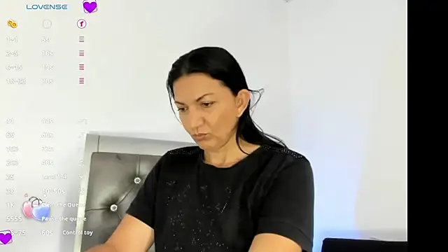 Snapshot of Angelblue_ chatting on February 6, 2025, 8:45 pm Angelblue online show from February 6, 2025, 8:45 pm