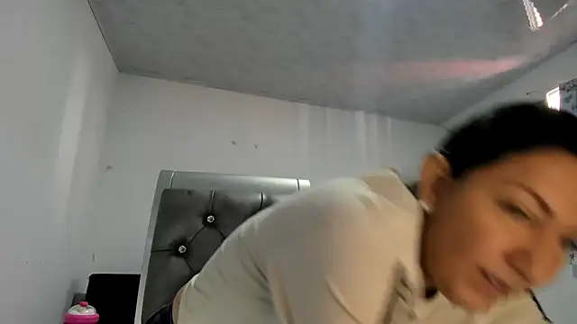 Snapshot of Angelblue_ chatting on September 13, 2025, 1:44 pm Angelblue online show from September 13, 2025, 1:44 pm