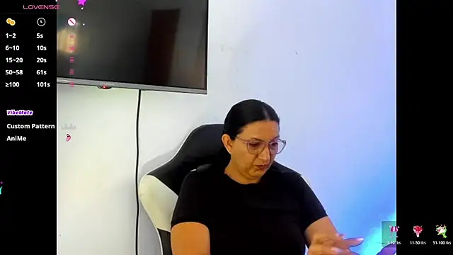 Snapshot of Angelblue_ chatting on May 4, 2026, 9:44 pm Angelblue online show from May 4, 2026, 9:44 pm