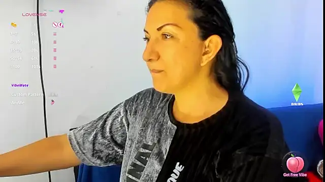 Snapshot of Angelblue_ chatting on May 10, 2026, 6:35 pm Angelblue online show from May 10, 2026, 6:35 pm