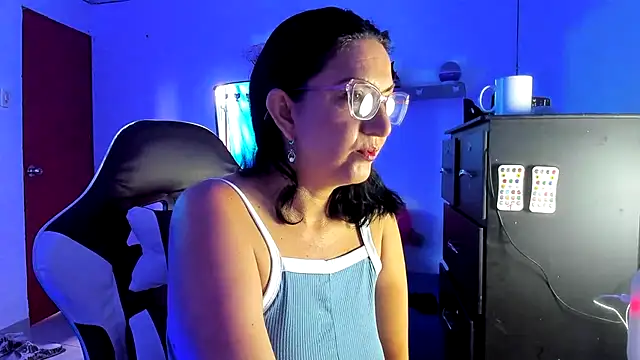 Snapshot of Angelblue_ chatting on May 20, 2026, 2:01 pm Angelblue online show from May 20, 2026, 2:01 pm