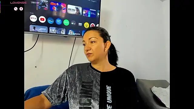 Snapshot of Angelblue_ chatting on June 1, 2026, 1:46 pm Angelblue online show from June 1, 2026, 1:46 pm