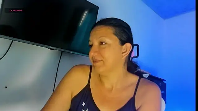 Snapshot of Angelblue_ chatting on June 6, 2026, 1:27 pm Angelblue online show from June 6, 2026, 1:27 pm