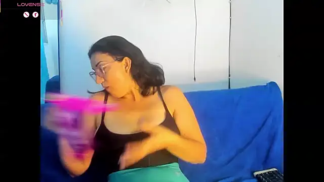 Snapshot of Angelblue_ chatting on June 10, 2026, 1:43 pm Angelblue online show from June 10, 2026, 1:43 pm