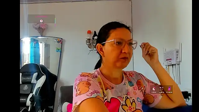 Snapshot of Angelblue_ chatting on June 25, 2026, 2:21 pm Angelblue online show from June 25, 2026, 2:21 pm