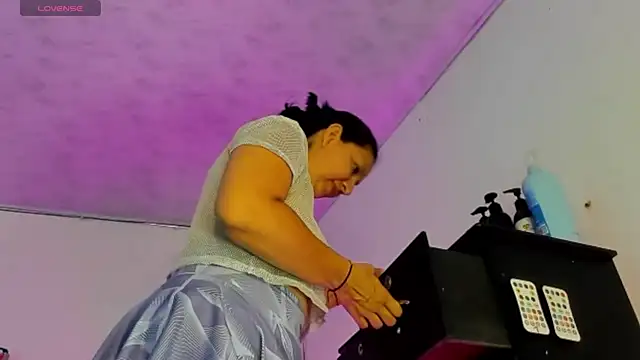Snapshot of Angelblue_ chatting on June 26, 2026, 1:48 pm Angelblue online show from June 26, 2026, 1:48 pm