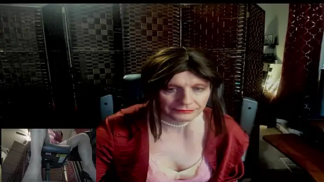 Snapshot of CharlotteAshton chatting on July 26, 2026, 1:18 pm CharlotteAshton online show from July 26, 2026, 1:18 pm