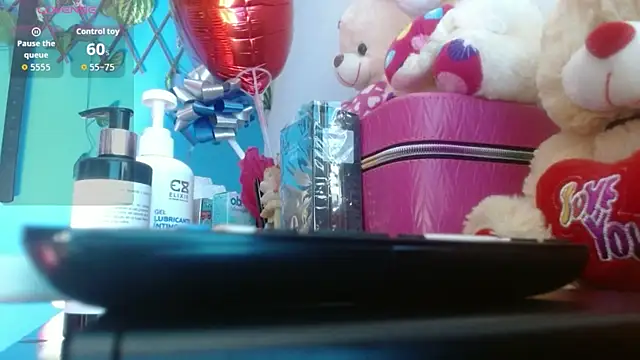 wendy rivera  online show from October 11, 2025, 10:58 am