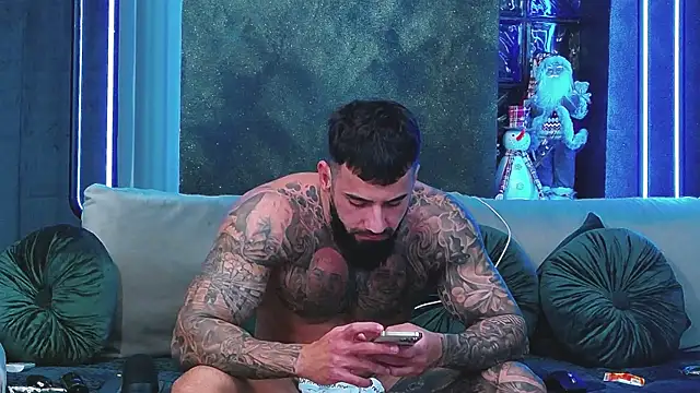 Snapshot of masterkingofmusclee chatting on December 5, 2024, 3:06 pm masterkingofmusclee online show from December 5, 2024, 3:06 pm